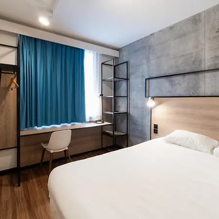 Ibis Centre Hotel 3*