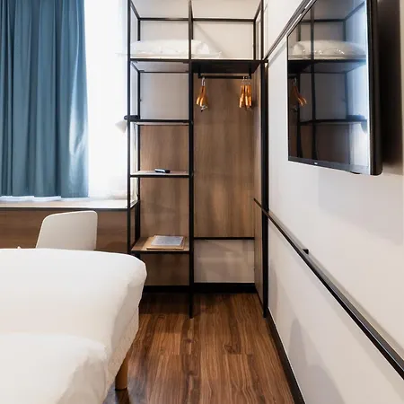 Ibis Centre Hotel 3*