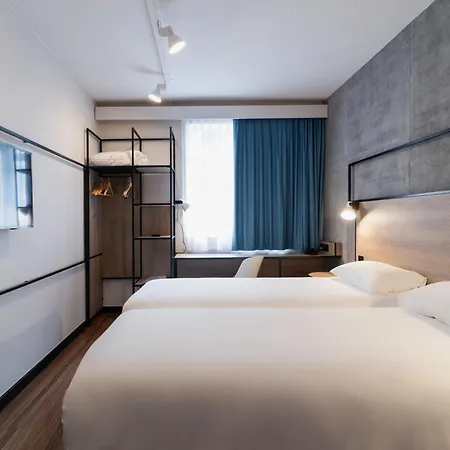 Ibis Centre Hotel 3*