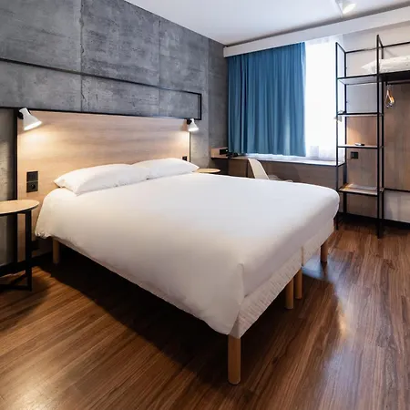 Hotel Ibis Centre 3*