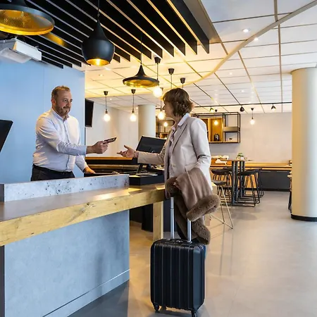 Ibis Centre Hotel 3*