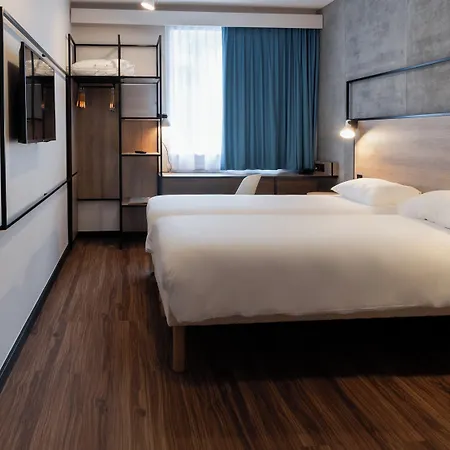 Ibis Centre Namen